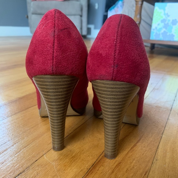 Red shade heels - Picture 3 of 5